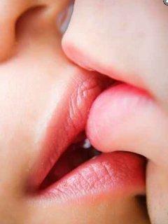 Hot_Kiss.jpg